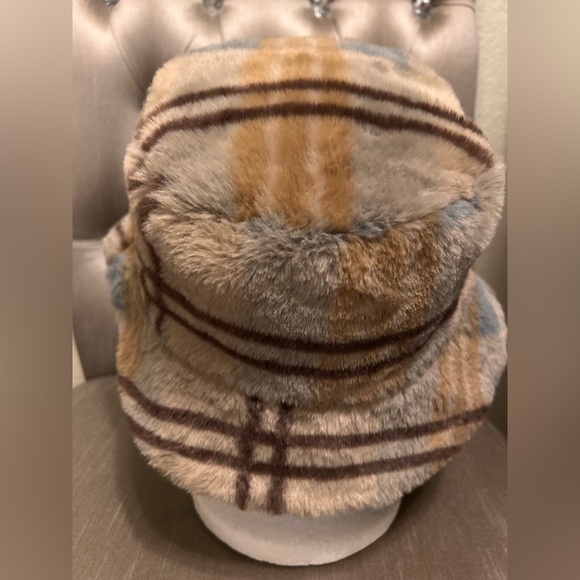 Bucket Hat - Picture 3 of 4